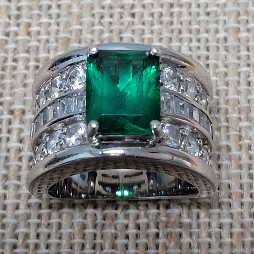 JOSE HESS | SIMULATED EMERALD & DIAMOND RING, SZ 6